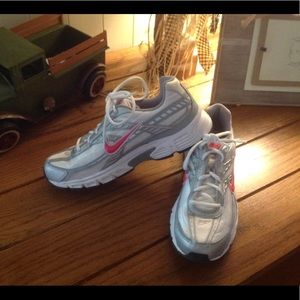 Women’s Nike size 11